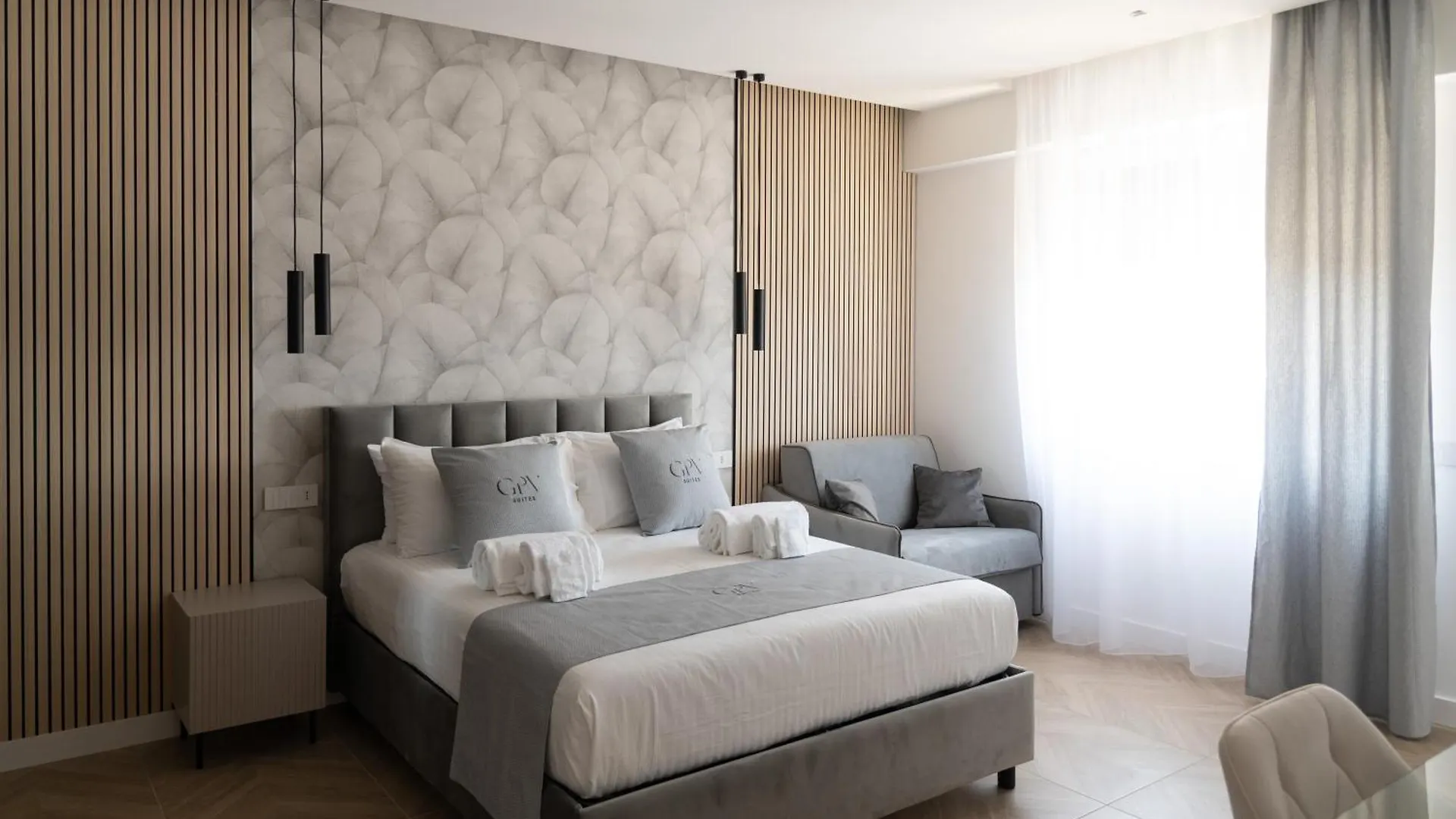 Gpv Suites Naples Guest house